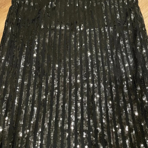 GUESS SOLICE SEQUIN TUBE BLACK SKIRT Size M NWOT - Picture 2 of 5